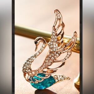 Elegant Swan Crystal Brooch